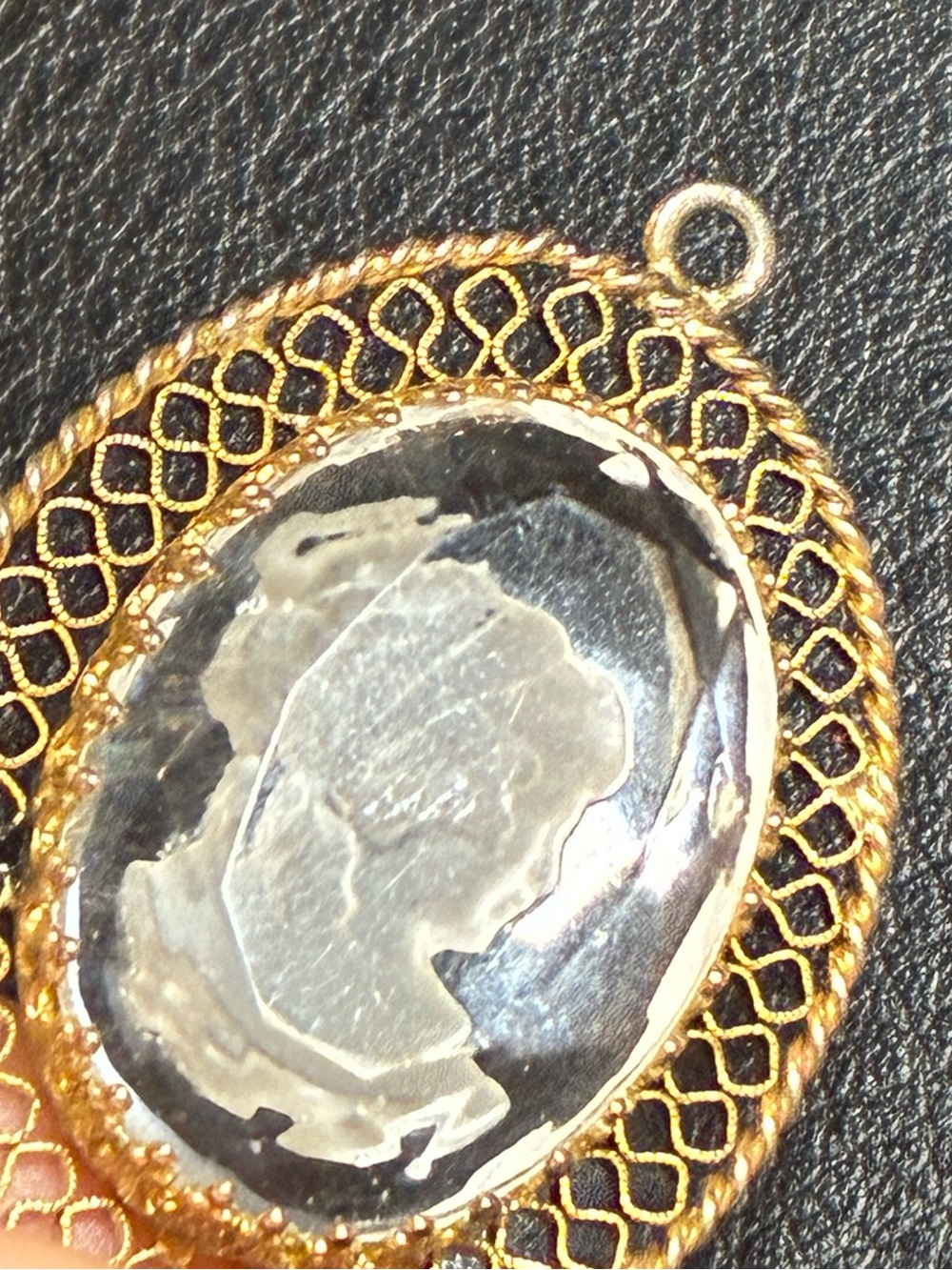 Vintage Whiting & Davis Intaglio Cameo Pendant - Picture 4 of 5